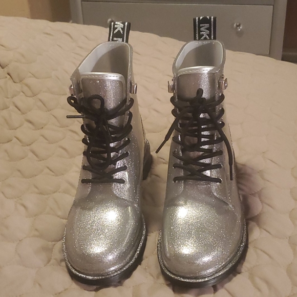 Michael kods rain boots (NO BOX SORRY) - Picture 6 of 6